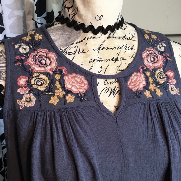 Derek Heart tie waist embroidered tank - Picture 3 of 6